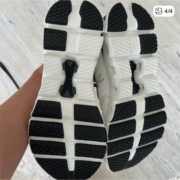 On Cloud X White Running Shoes - Picture 4 of 4